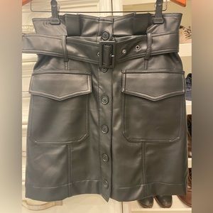 Banana Republic vegan leather short skirt. Size 4. NWT